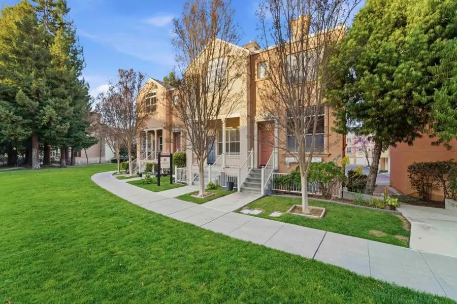 126 Pacchetti Way, Mountain View, CA 94040 - #3