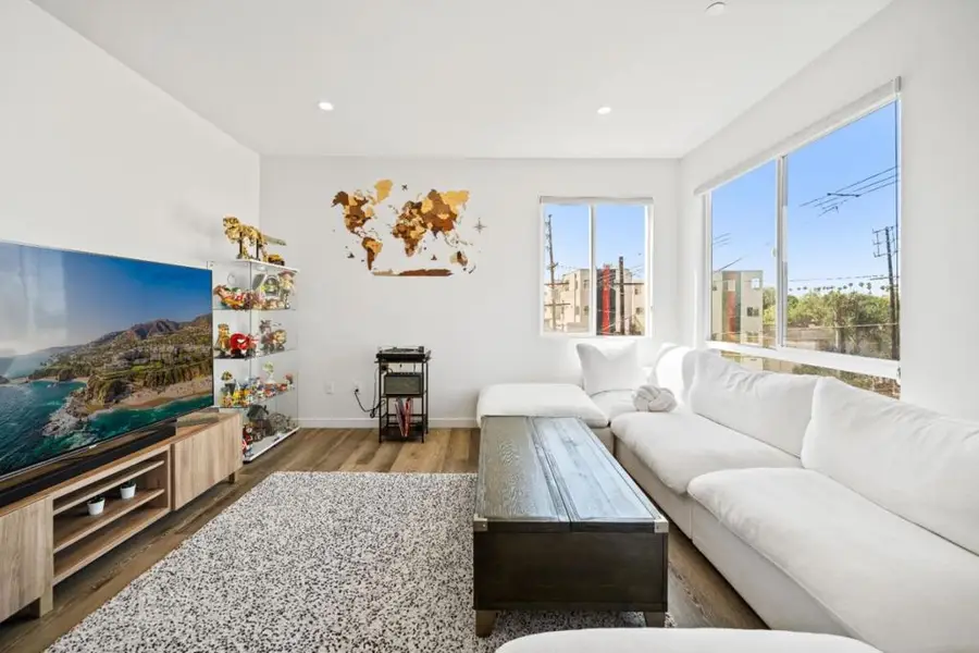 1055 S Serrano Avenue #305, Los Angeles, CA 90006 - #2