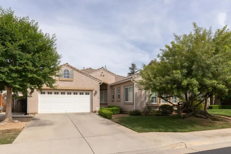 1827 N Joshua Avenue, Clovis, CA 93619 - #2