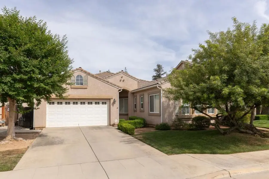 1827 N Joshua Avenue, Clovis, CA 93619 - #3