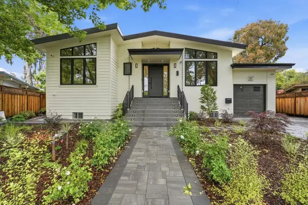 1084 Moffett Circle, Palo Alto, CA 94303