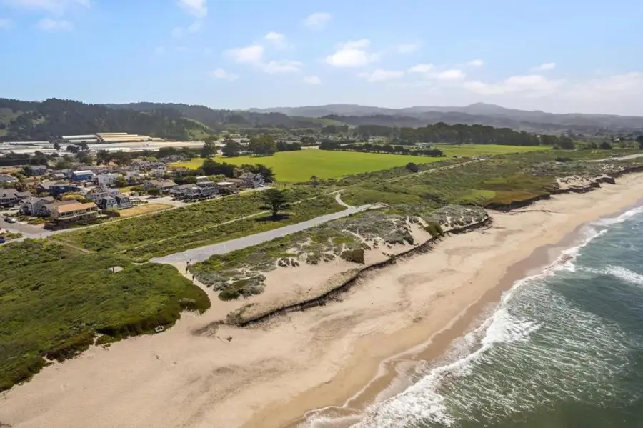 204 Roosevelt Boulevard, Half Moon Bay, CA 94019 - #2