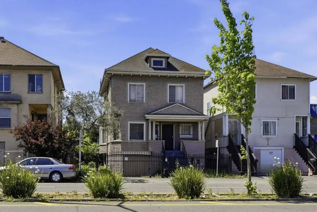 881 W Macarthur Boulevard, Emeryville, CA 94608 - #1