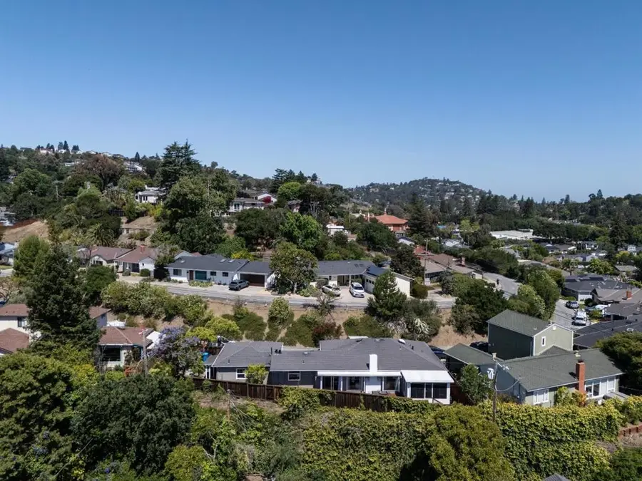 1029 Lupin (lower) Way, San Carlos, CA 94070 - #2