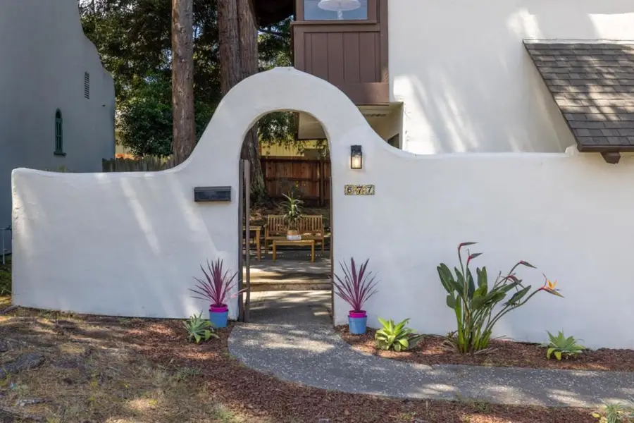 677 Taylor Street, Monterey, CA 93940 - #2