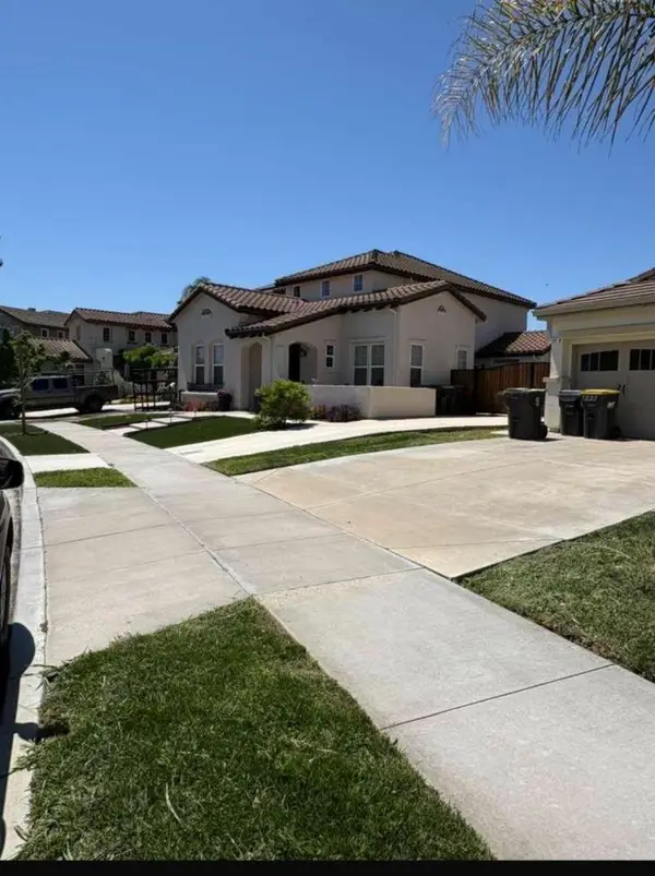 15801 Crescent Park Circle, Lathrop, CA 95330