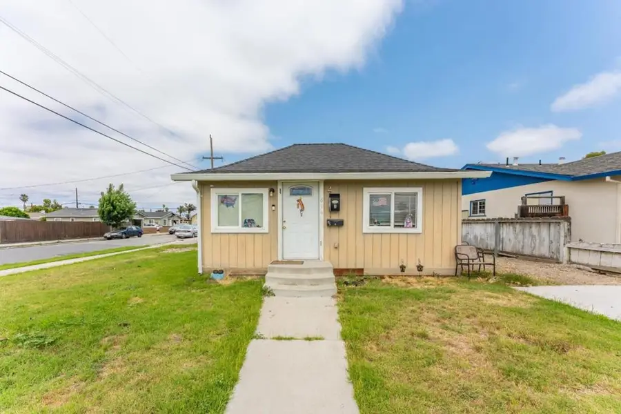 694 Central Avenue, Hollister, CA 95023 - #2