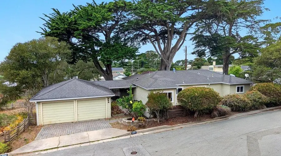 304 Stuart Avenue, Pacific Grove, CA 93950 - #3