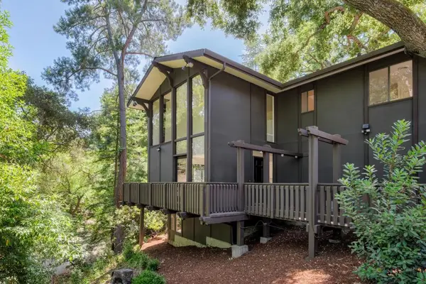 25 Stowe Lane, Menlo Park, CA 94025