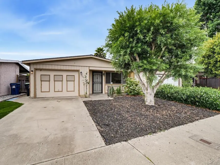 525 El Rio Street, Watsonville, CA 95076 - #2