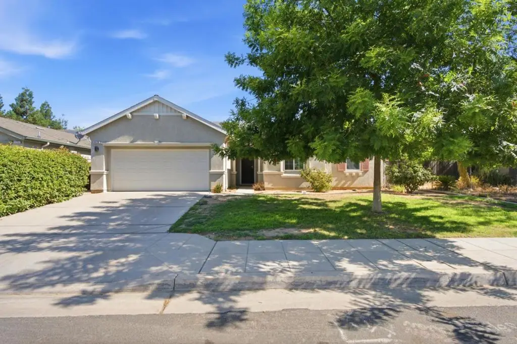 5176 W Oslin Avenue, Fresno, CA 93722 - #1