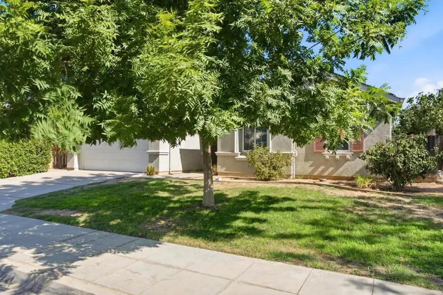 5176 W Oslin Avenue, Fresno, CA 93722 - #3
