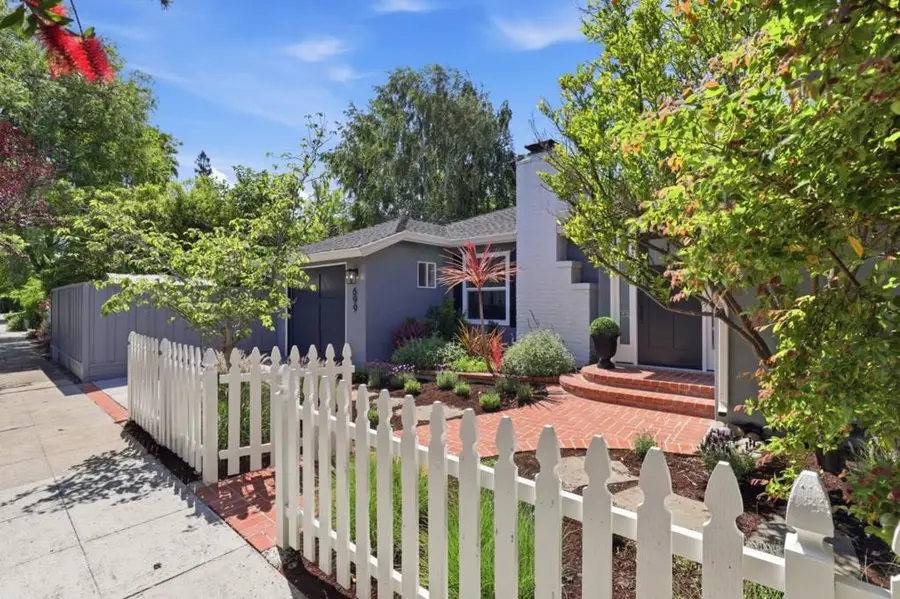 699 Oregon Avenue, Palo Alto, CA 94301 - #3
