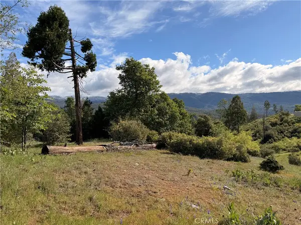 39 Manzanita Drive, Oakhurst, CA 93644