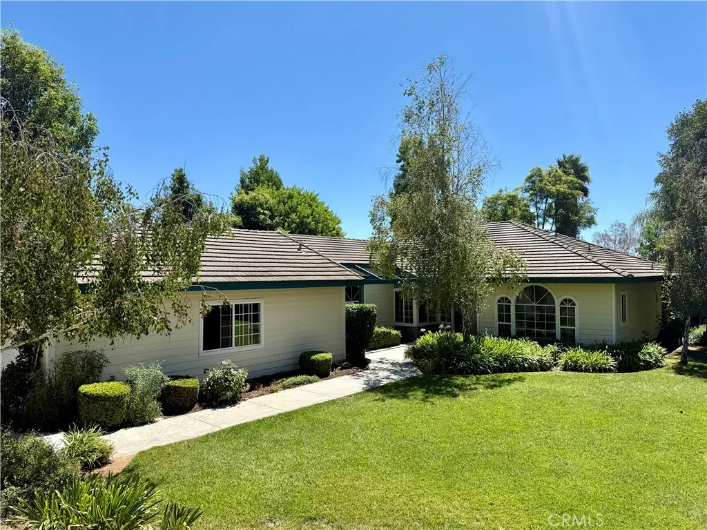 1425 Surrey Hts, Fallbrook, CA 92028 - #1