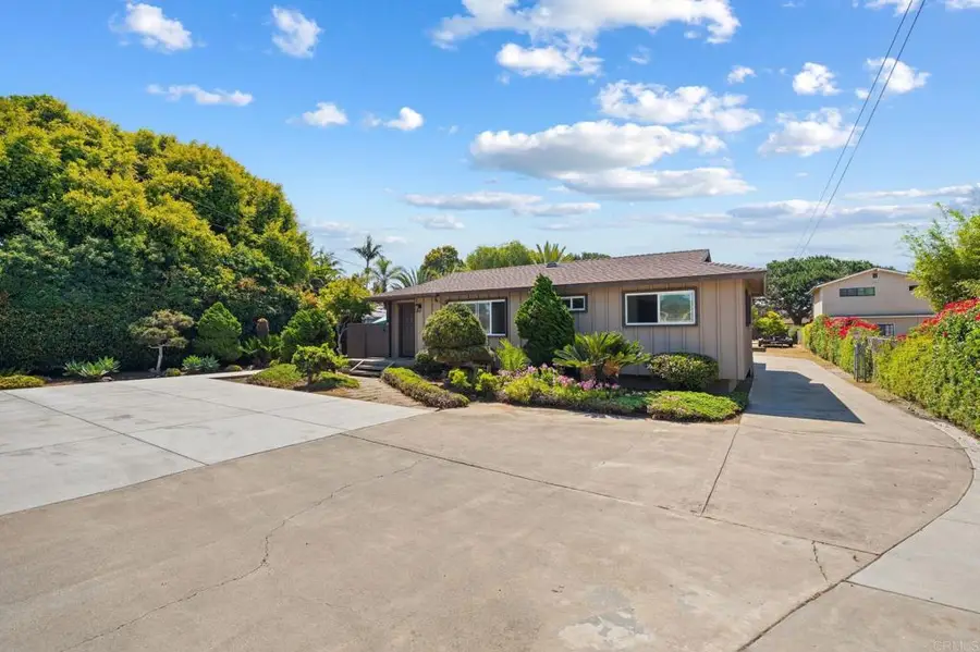 1565 Chestnut Avenue, Carlsbad, CA 92008 - Image #2