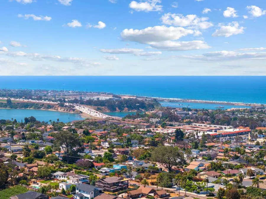 1565 Chestnut Avenue, Carlsbad, CA 92008 - Image #3