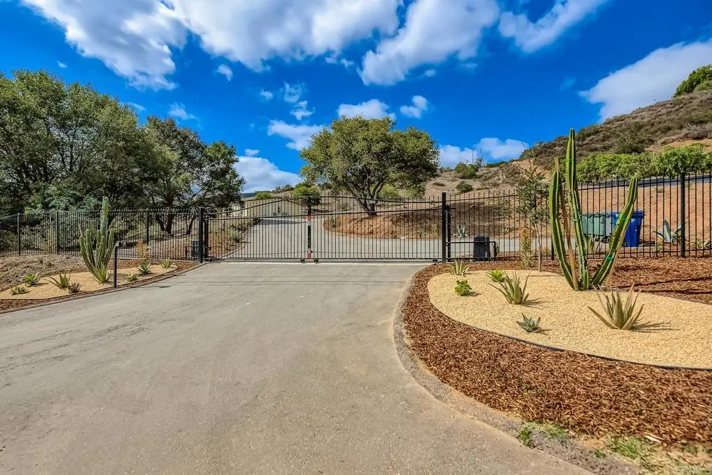 28720 N Twin Oaks Valley Road, Bonsall, CA 92003 - Image #1
