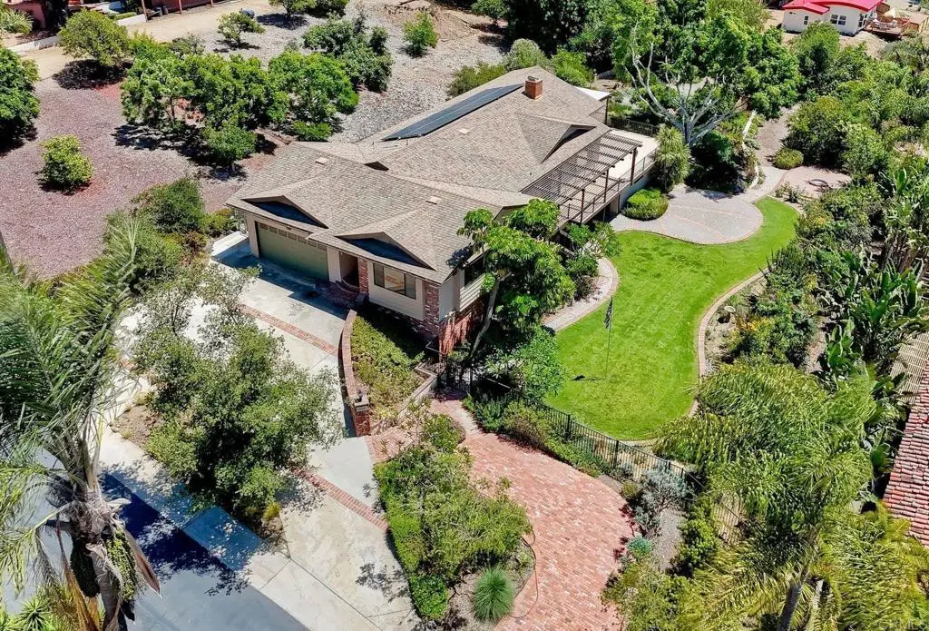 338 Skyline Dr, Vista, CA 92084 - Image #1