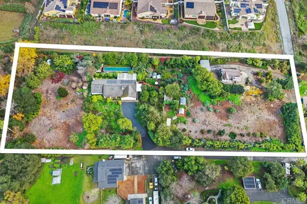 2360 2362 Lone Oak Lane, Vista, CA 92084