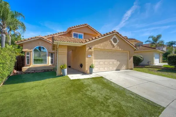 275 Royal Glen Drive, Fallbrook, CA 92028