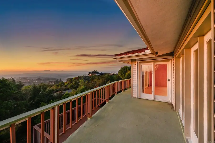 2166 Camino Cantera, Vista, CA 92084 - #2