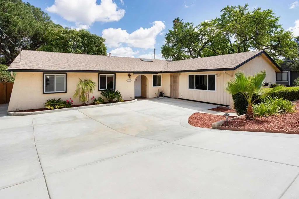 942 Cimarron, Escondido, CA 92029 - #1