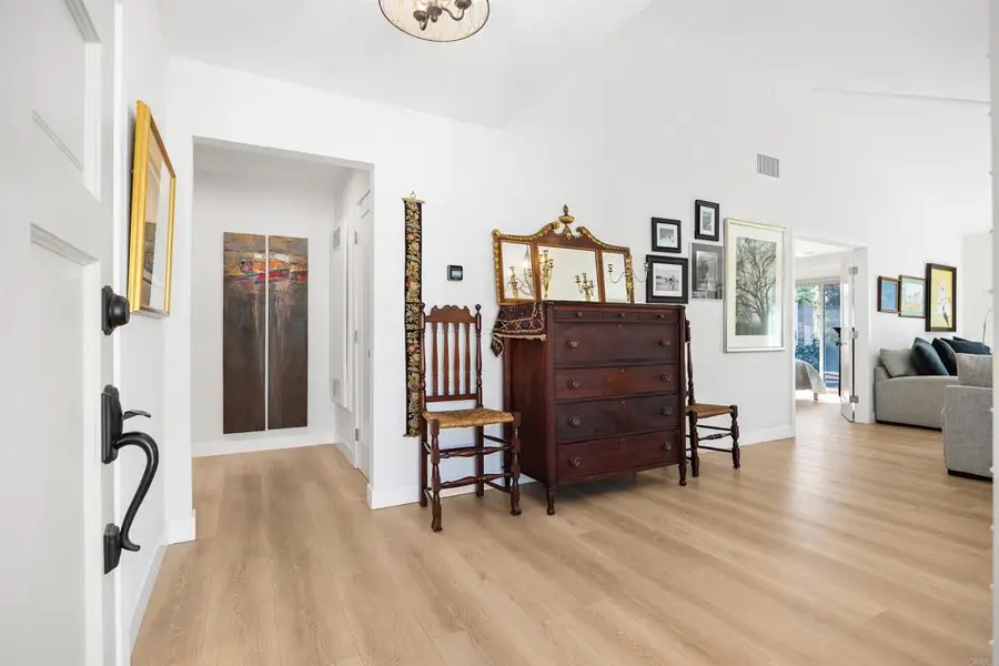 907 Wentworth Circle, Vista, CA 92081 - #3