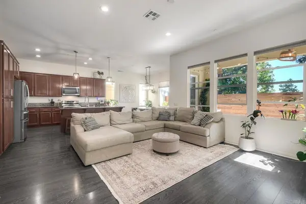 628 Topaz Court, Vista, CA 92083