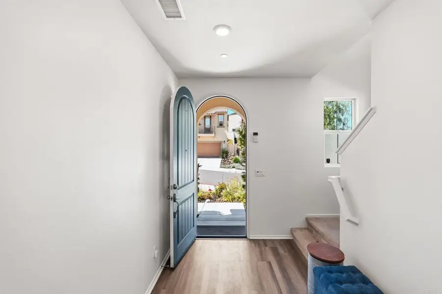 887 Brookdale Drive, Vista, CA 92081 - #3