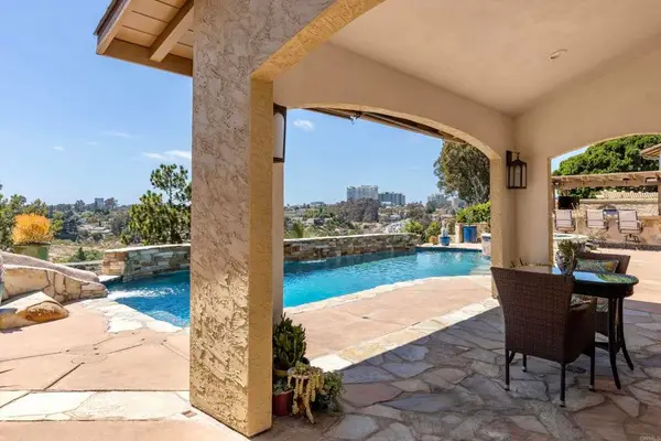 7042 Dennison St, San Diego, CA 92122
