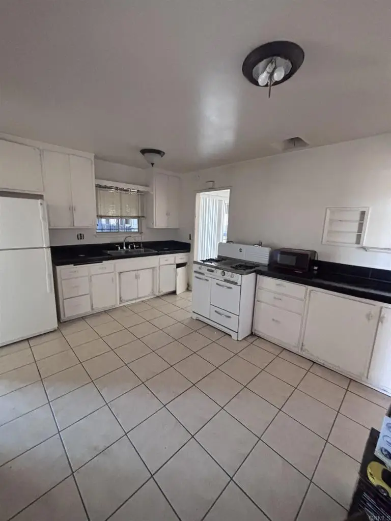 182 Coolwater Drive, San Diego, CA 92114 - #2