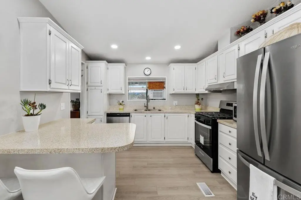 530 Devonshire Avenue, Hemet, CA 92543 - #1