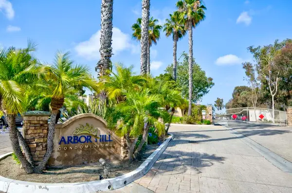 432 Edgehill Ln #32, Oceanside, CA 92054