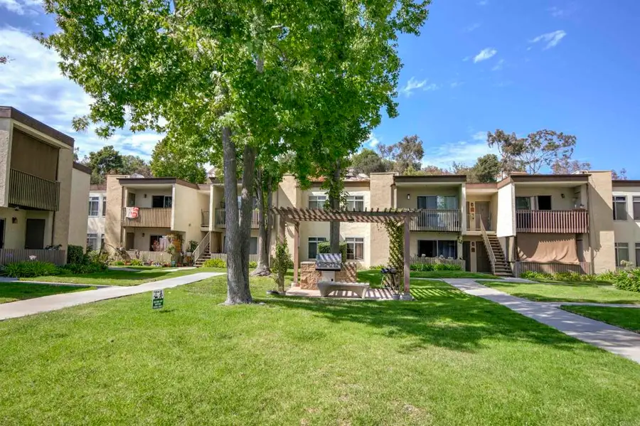 432 Edgehill Ln #32, Oceanside, CA 92054 - #3