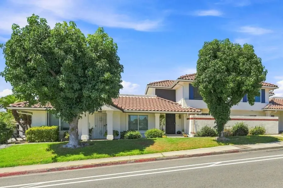 320 Grapevine Rd #102, Vista, CA 92083 - #2