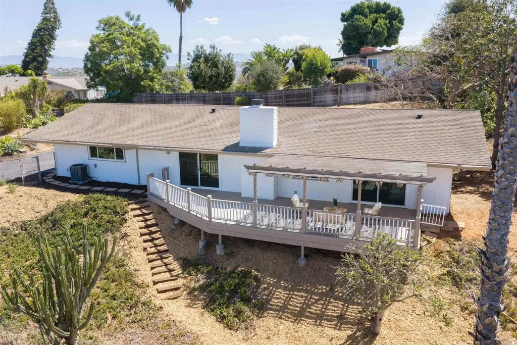 1205 Via Del Cerro, Vista, CA 92084 - #1