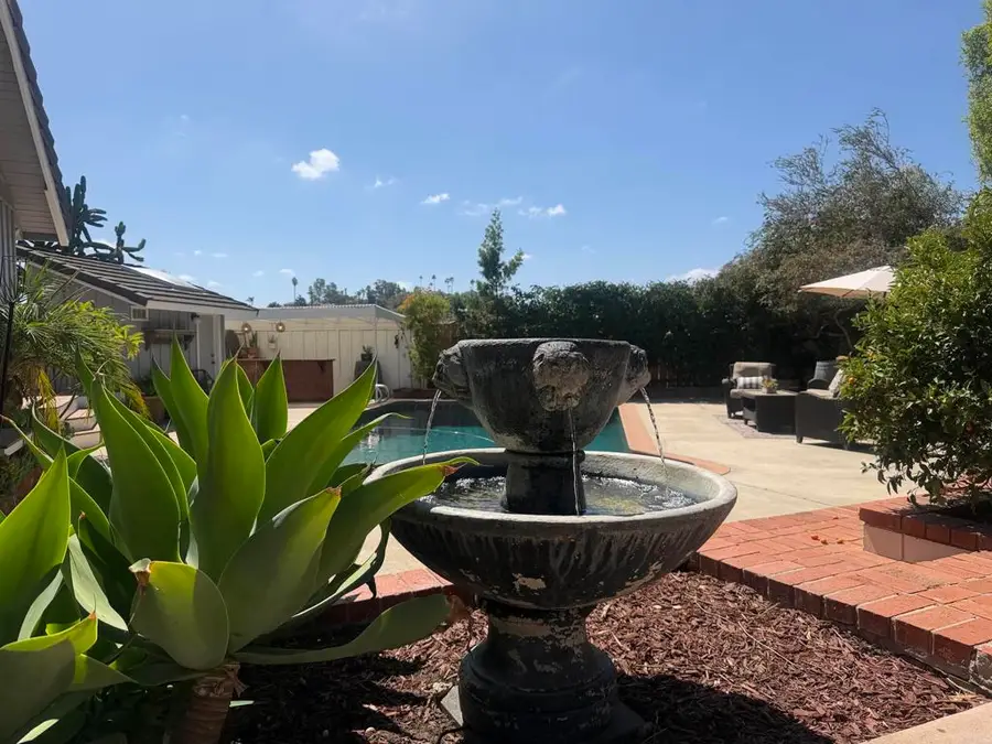 919 Valley Dr, Vista, CA 92084 - #2