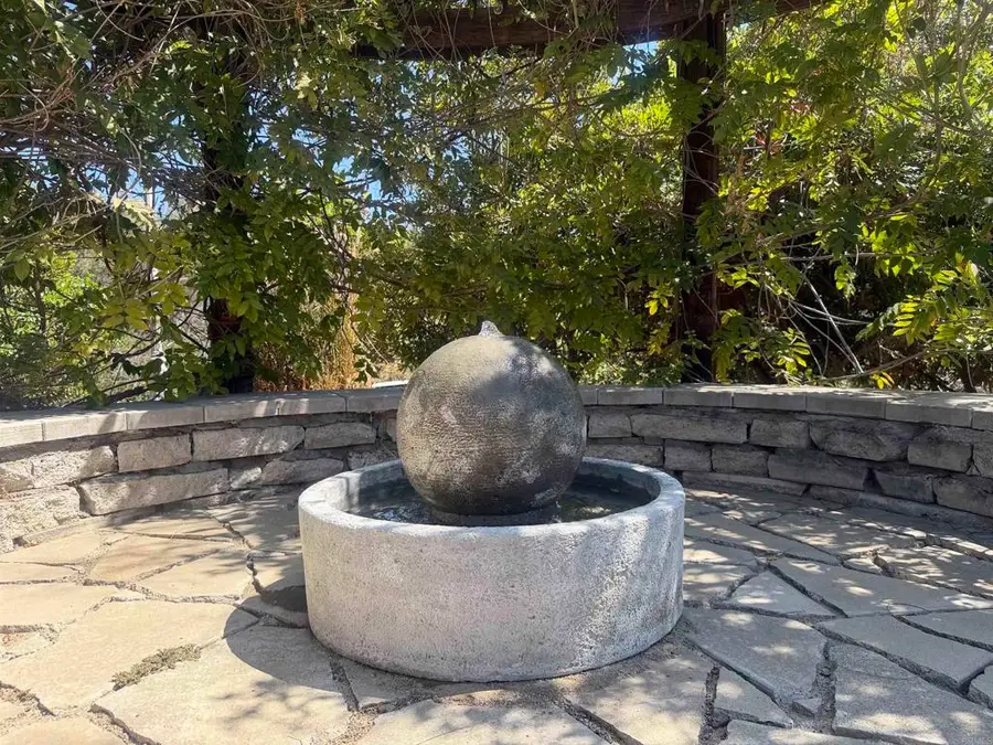 919 Valley Dr, Vista, CA 92084 - #3