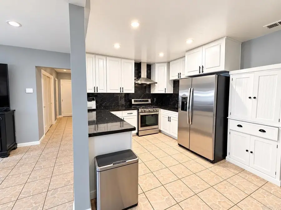609 Spires Street, Vista, CA 92083 - #2
