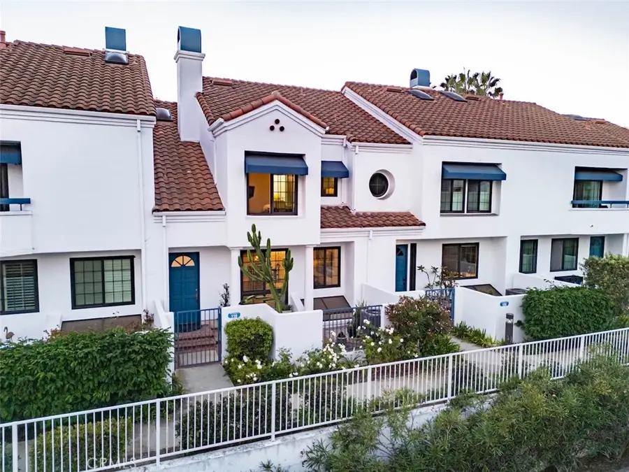 19451 Pompano Lane Lane #110, Huntington Beach, CA 92648 - Image #2