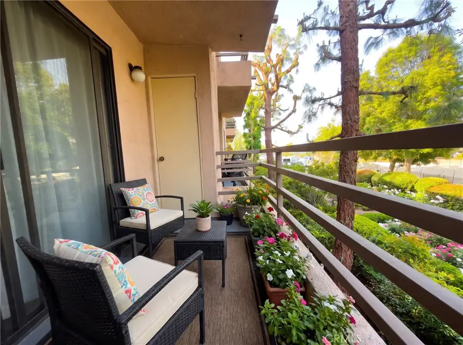 6815 Remmet #219, Canoga Park, CA 91303 - #3