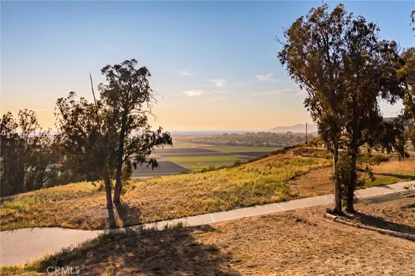 2 Castle Bluff Road, Arroyo Grande, CA 93420
