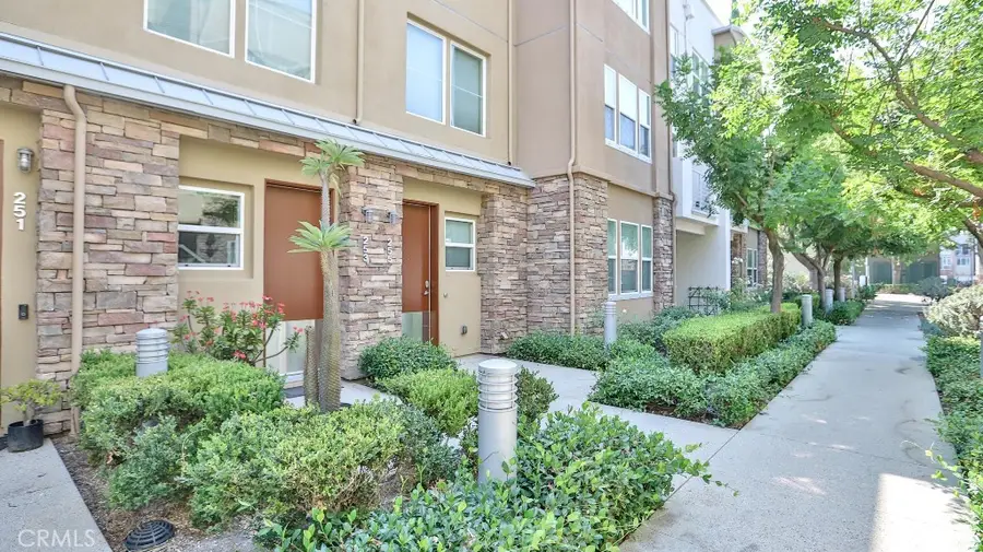 253 E Jeanette Lane, Santa Ana, CA 92705 - Image #2