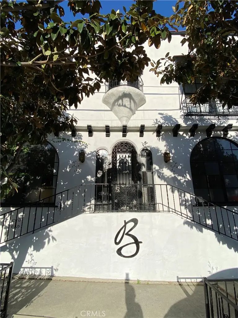 2568 N Beachwood Drive, Los Angeles, CA 90068 - #2