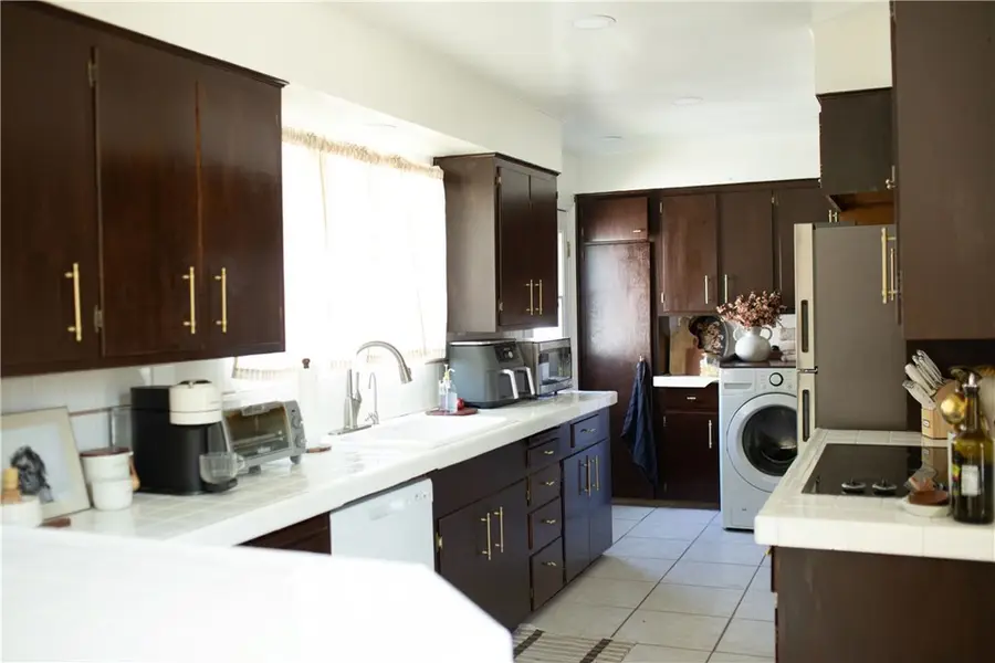 715 E Mcfadden, Santa Ana, CA 92701 - Image #2