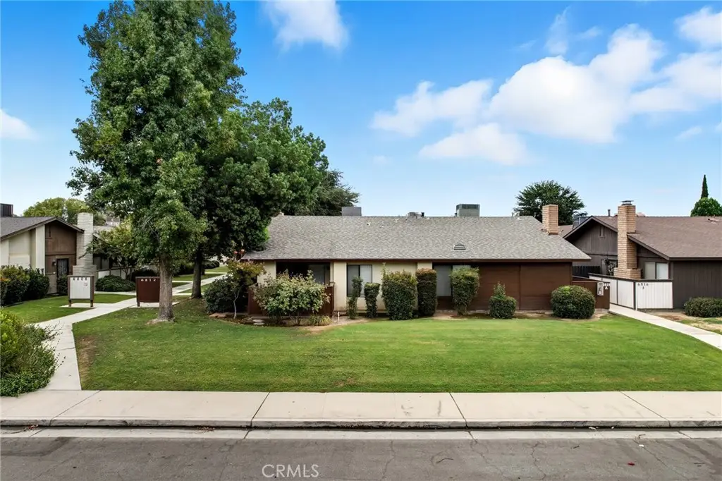 6812 N Halfmoon Dr, Bakersfield, CA 93309 - Image #1