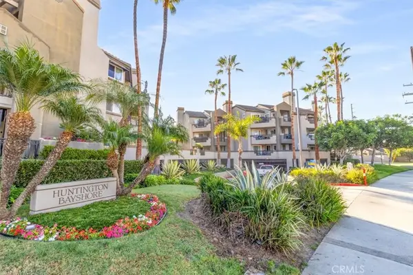 400 Lake St #208, Huntington Beach, CA 92648