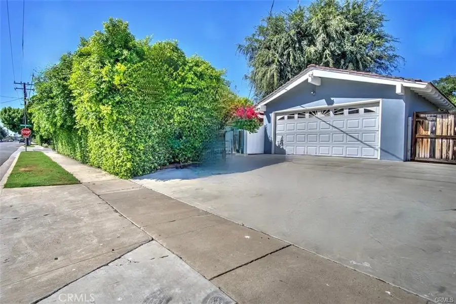 12472 Woodlawn Avenue, Tustin, CA 92780 - Image #2
