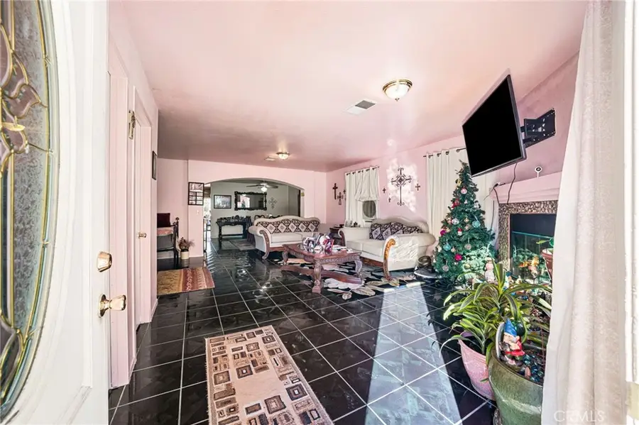 1584 E Davidson Street, San Bernardino, CA 92408 - Image #3